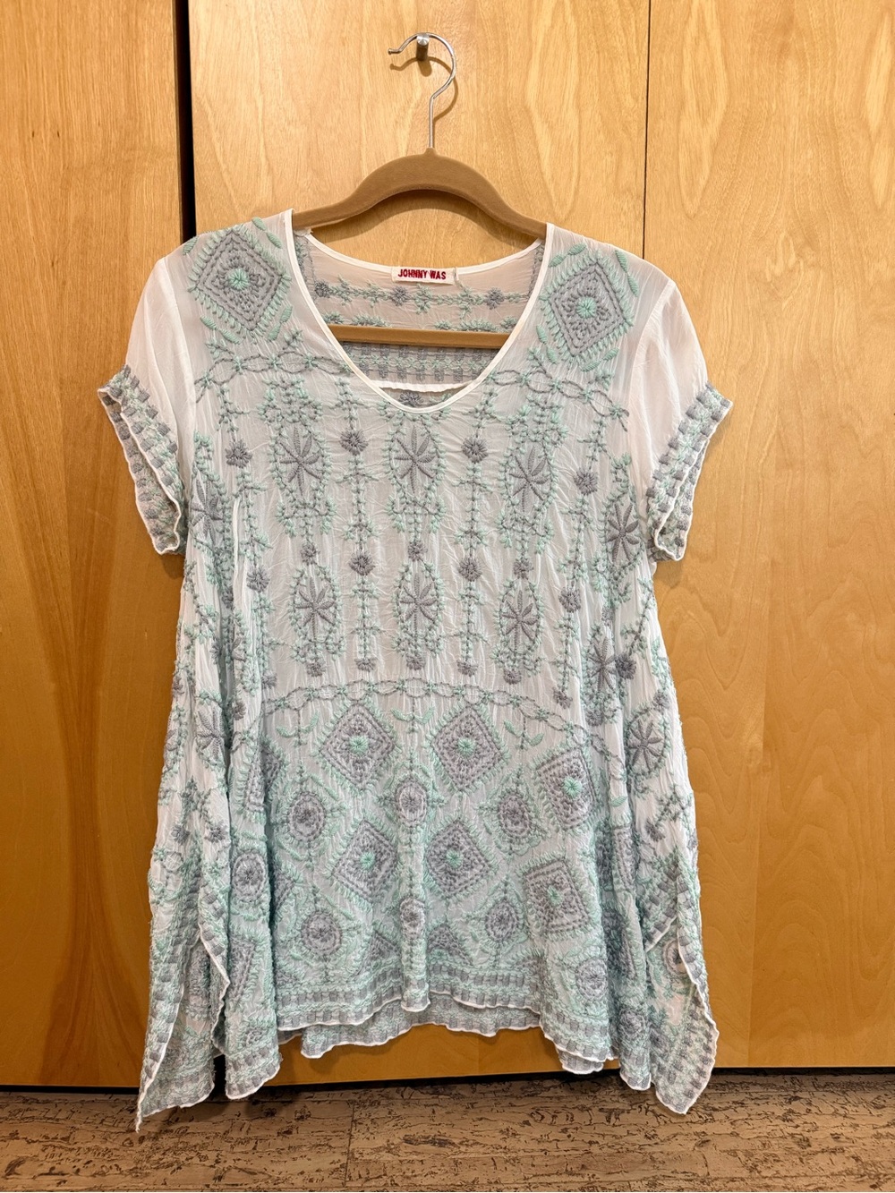 Johnny Was Mint and White Embroidered Short Sleeve Tunic